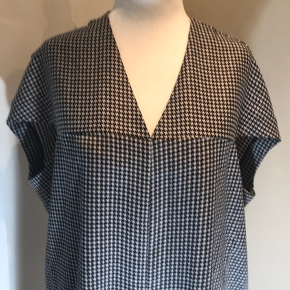 “CLUB MONACO” Tunic Style Black and White Dress. - Picture 4 of 14